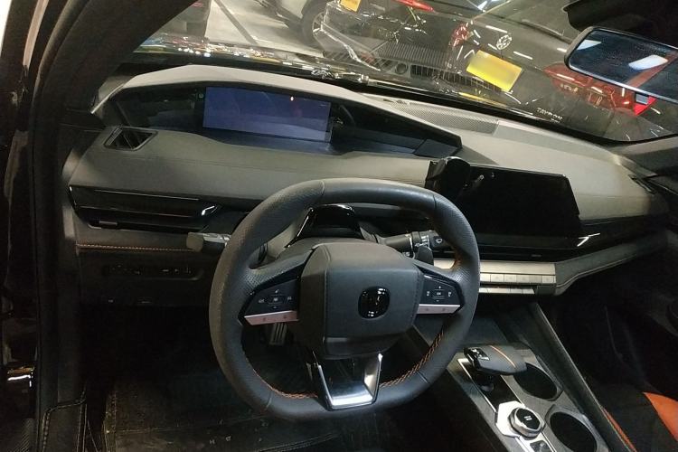 Used CHANGAN UNI-V 2024 1.5T Prestige Sport Edition Center Console