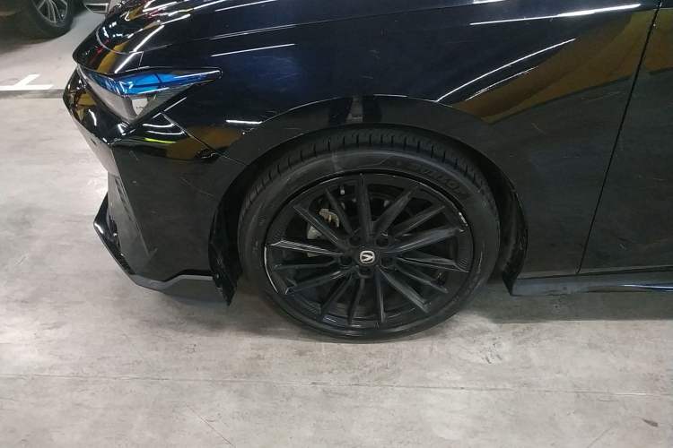 Used CHANGAN UNI-V 2024 1.5T Prestige Sport Edition Exterior 4