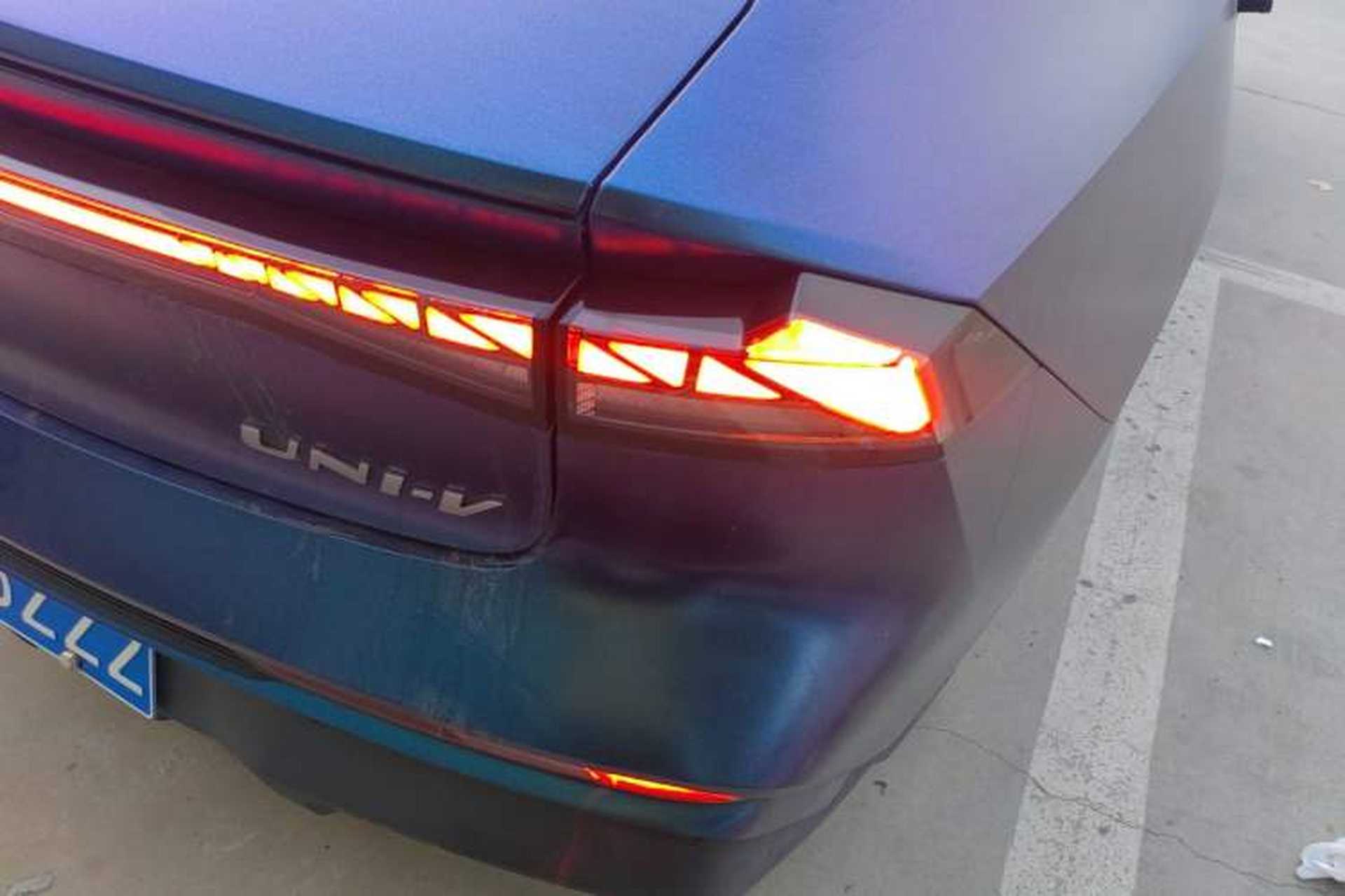Used CHANGAN UNI-V 2024 1.5T Prestige Edition Exterior 6