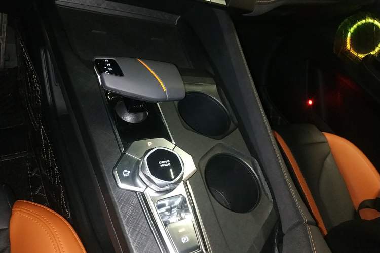 Used CHANGAN UNI-V 2024 1.5T Prestige Sport Edition Gear Lever