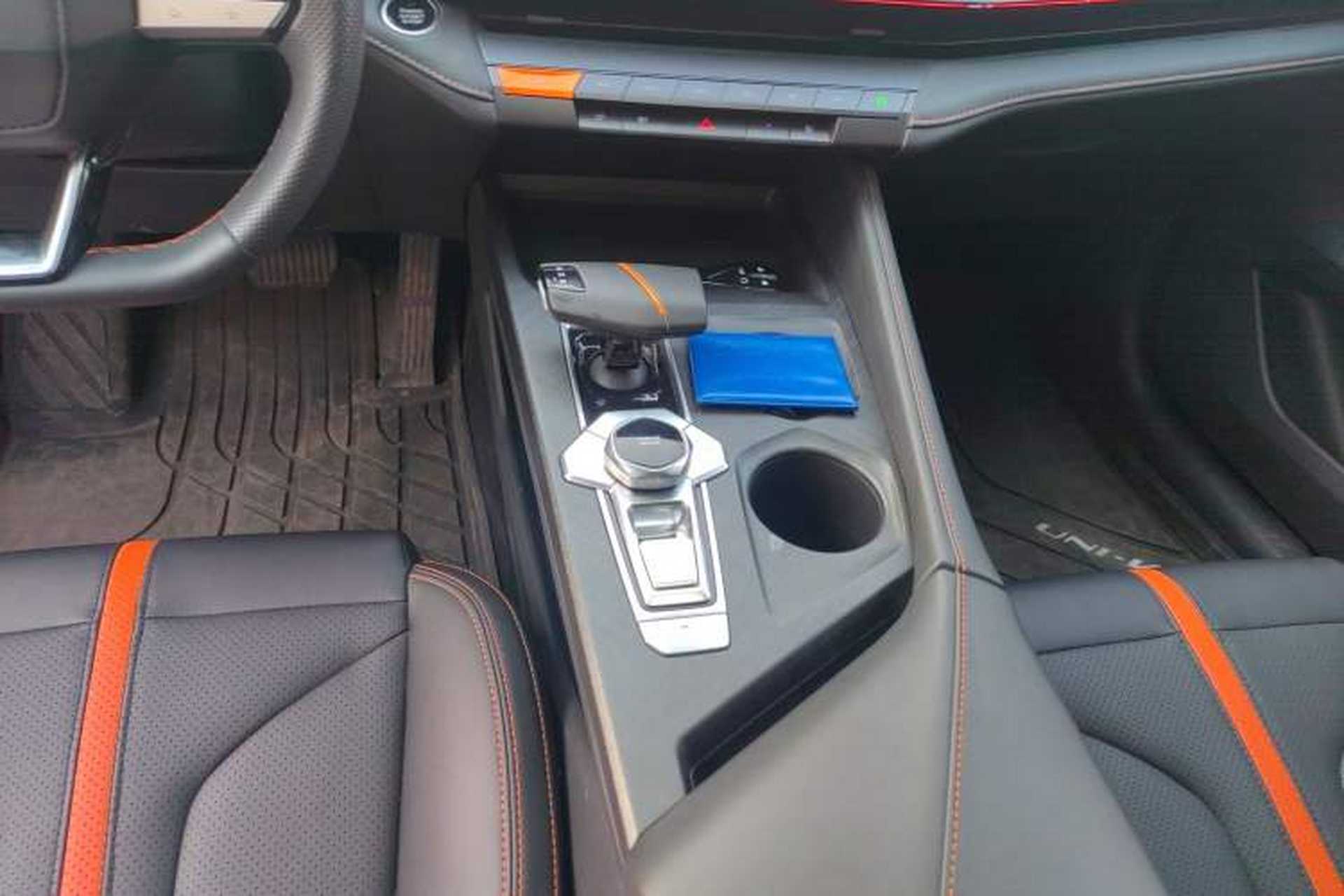 Used CHANGAN UNI-V 2024 1.5T Prestige Edition Gear Lever