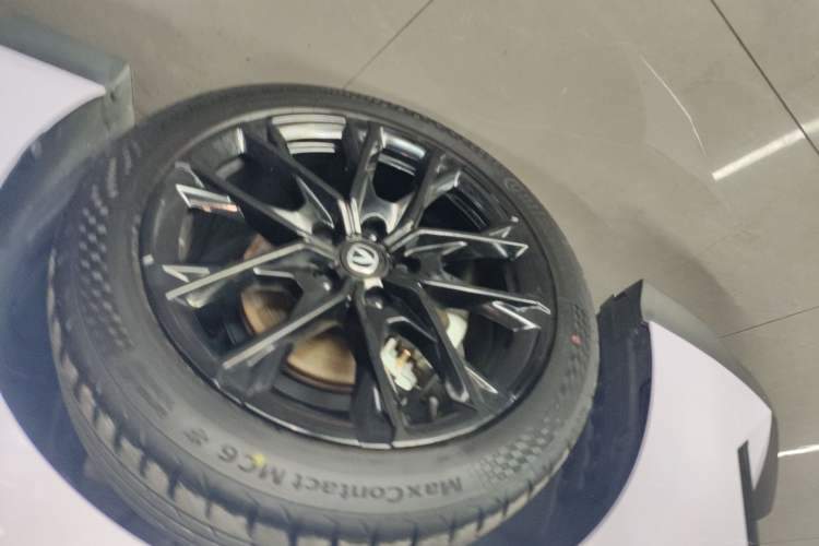 Used CHANGAN UNI-V 2024 1.5T Prestige Edition Left Front Wheel Hub