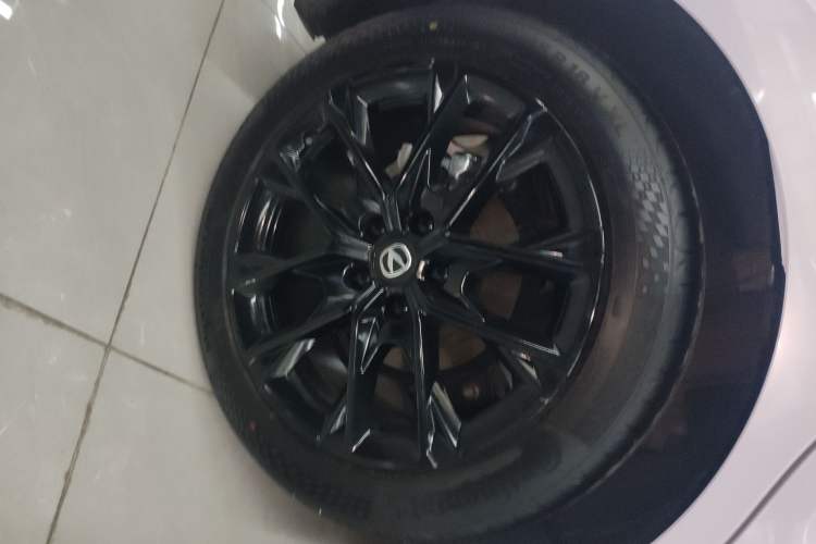 Used CHANGAN UNI-V 2024 1.5T Prestige Edition Right Rear Wheel Hub