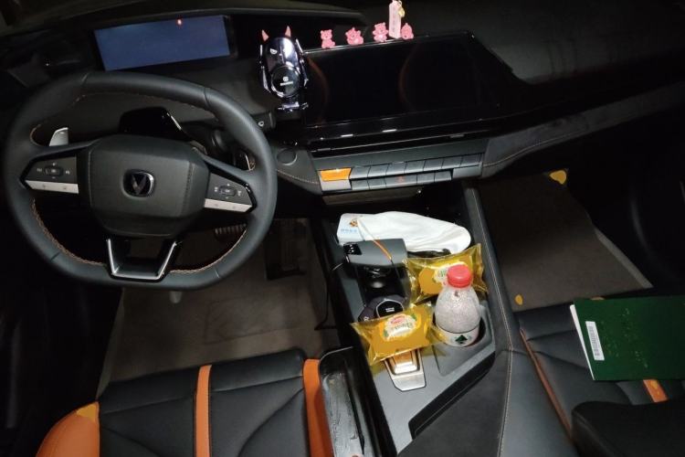 Used CHANGAN UNI-V 2024 1.5T Prestige Sport Edition Center Console