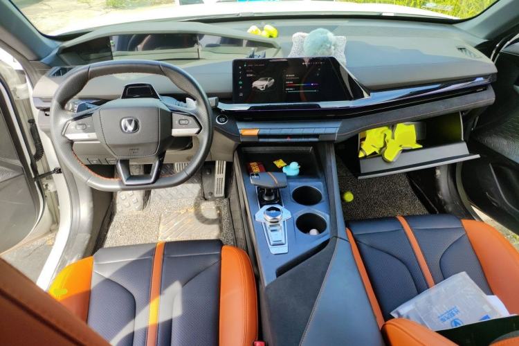 Used CHANGAN UNI-V 2024 1.5T Prestige Sport Edition Center Console