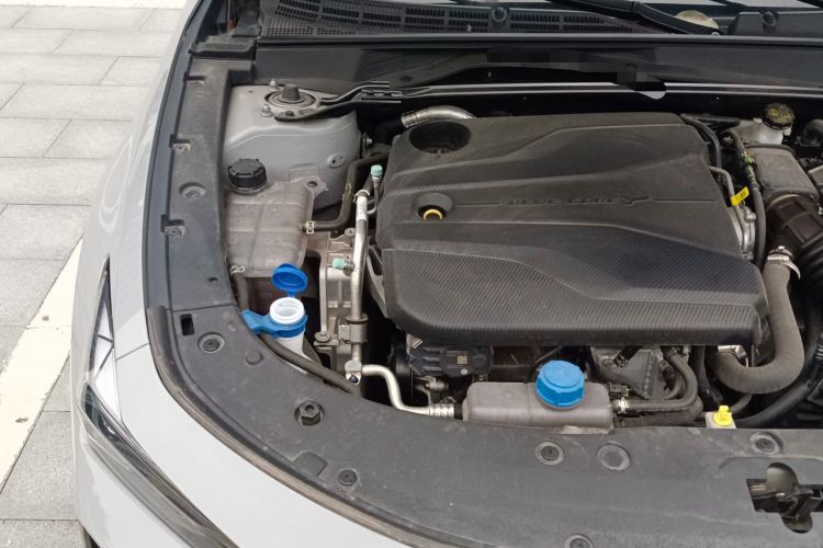 Used CHANGAN UNI-V 2024 1.5T Prestige Sport Edition Engine Bay Right