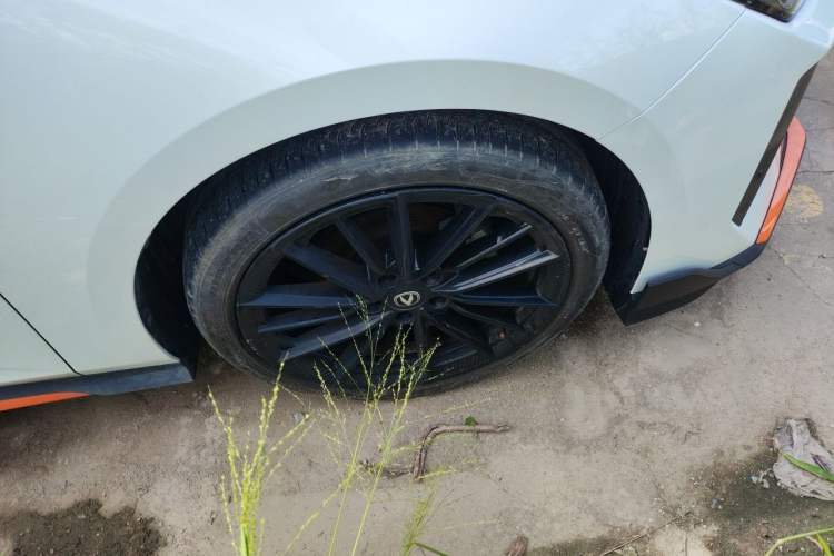 Used CHANGAN UNI-V 2024 1.5T Prestige Sport Edition Right Front Wheel Hub
