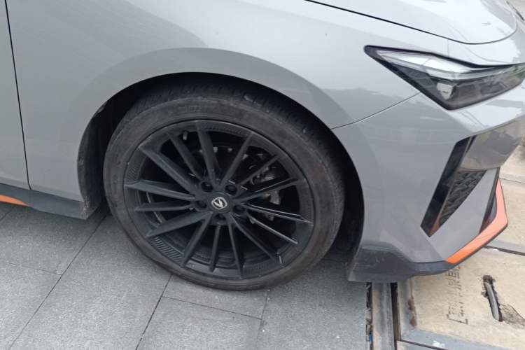 Used CHANGAN UNI-V 2024 1.5T Prestige Sport Edition Right Front Wheel Hub