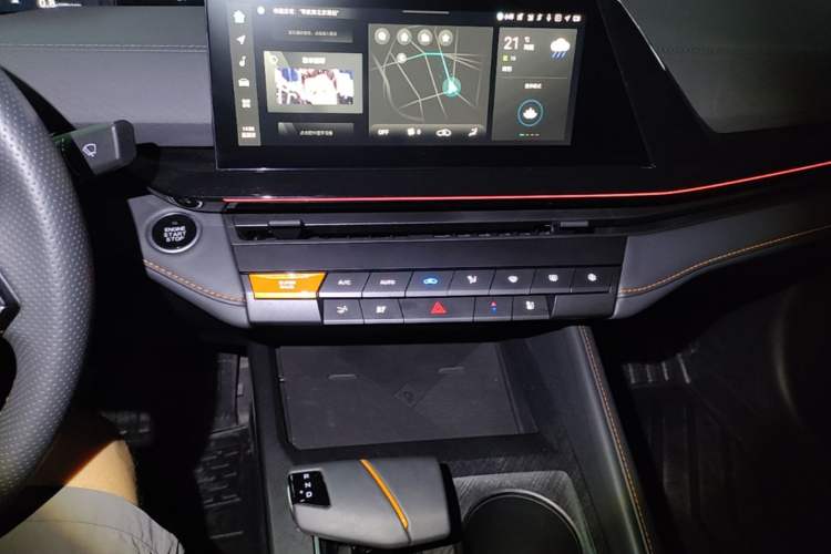 Used CHANGAN UNI-V 2024 1.5T Prestige Edition Audio And AC Panel