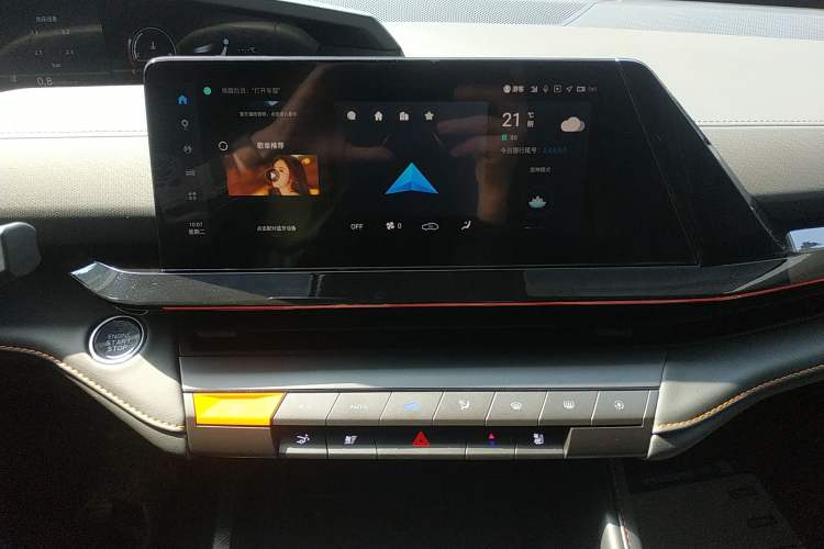 Used CHANGAN UNI-V 2024 1.5T Prestige Edition Audio And AC Panel