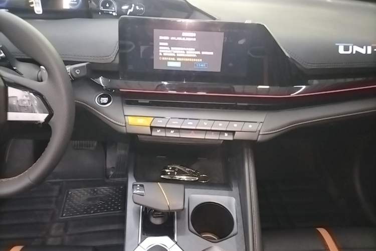 Used CHANGAN UNI-V 2024 1.5T Prestige Edition Audio And AC Panel