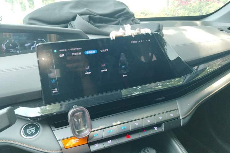 Used CHANGAN UNI-V 2024 1.5T Smart Navigation Version Audio And AC Panel