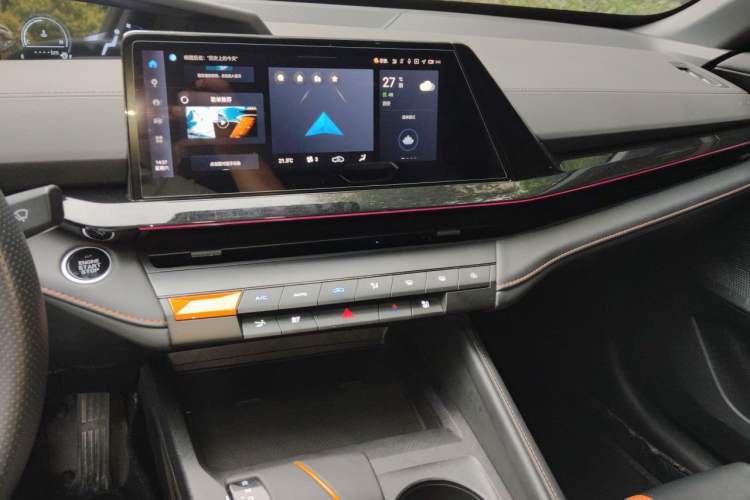 Used CHANGAN UNI-V 2024 1.5T Prestige Edition Audio And AC Panel