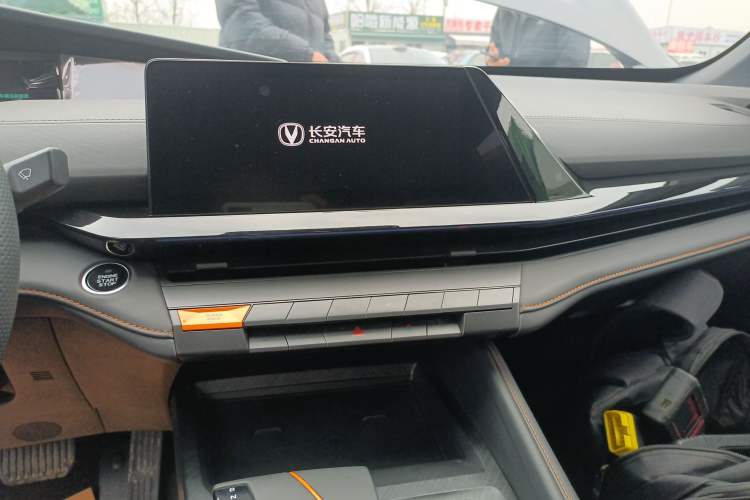 Used CHANGAN UNI-V 2024 1.5T Prestige Edition Audio And AC Panel