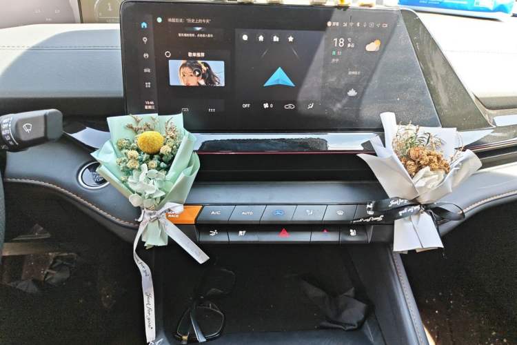 Used CHANGAN UNI-V 2024 1.5T Prestige Edition Audio And AC Panel