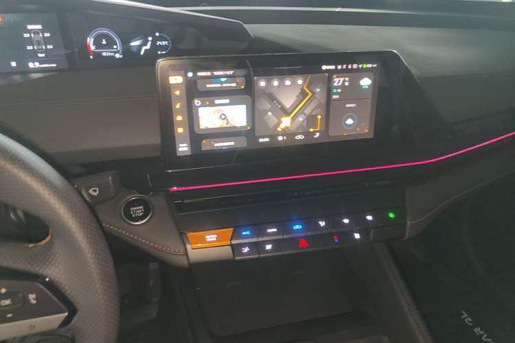 Used CHANGAN UNI-V 2024 1.5T Prestige Edition Audio And AC Panel
