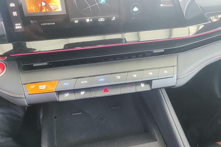 Used CHANGAN UNI-V 2024 1.5T Prestige Edition Audio And AC Panel