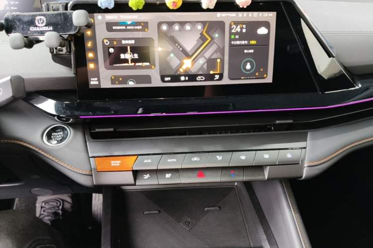 Used CHANGAN UNI-V 2024 1.5T High-Energy Version Audio And AC Panel
