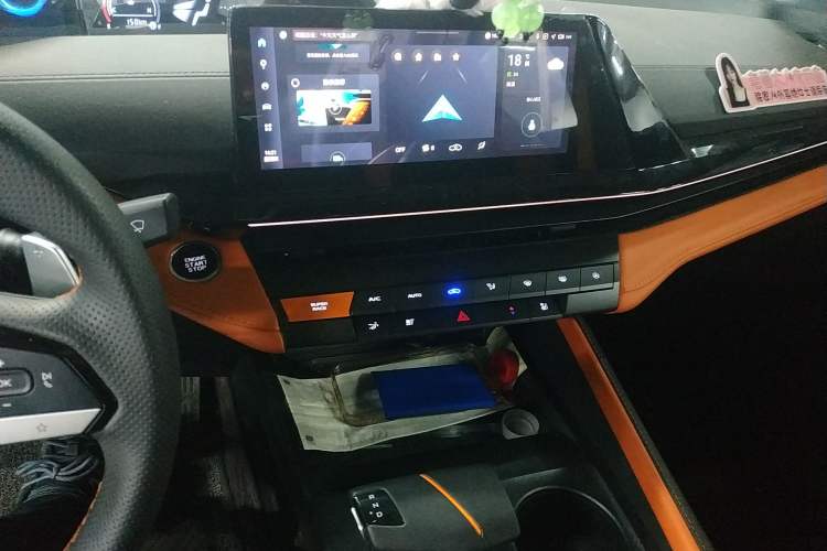 Used CHANGAN UNI-V 2024 2.0T Classic Sport Edition Audio And AC Panel
