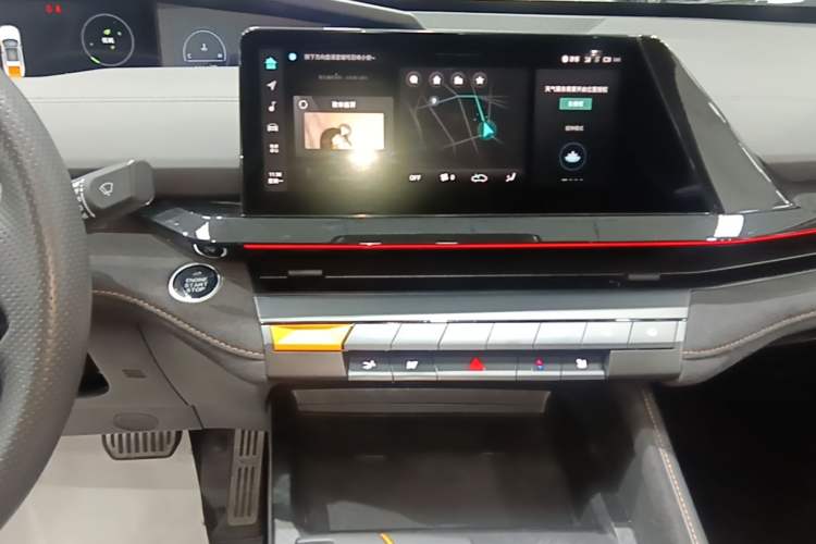 Used CHANGAN UNI-V 2024 1.5T Prestige Sport Edition Audio And AC Panel