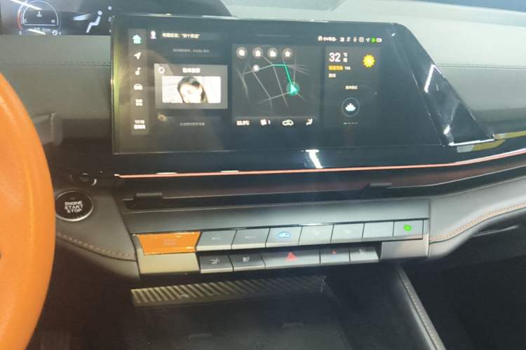 Used CHANGAN UNI-V 2024 1.5T Prestige Edition Audio And AC Panel