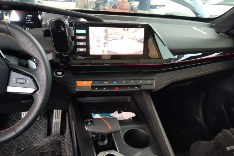 Used CHANGAN UNI-V 2024 1.5T Prestige Sport Edition Audio And AC Panel