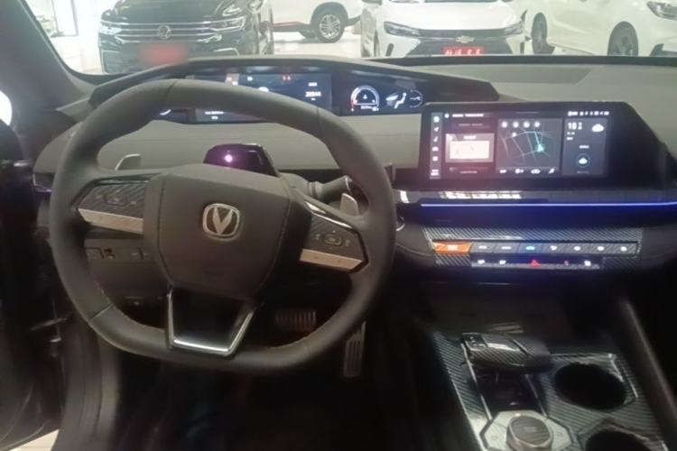 Used CHANGAN UNI-V 2024 1.5T Prestige Sport Edition Center Console