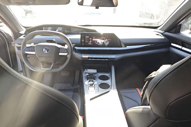 Used CHANGAN UNI-V 2024 1.5T Prestige Edition Center Console