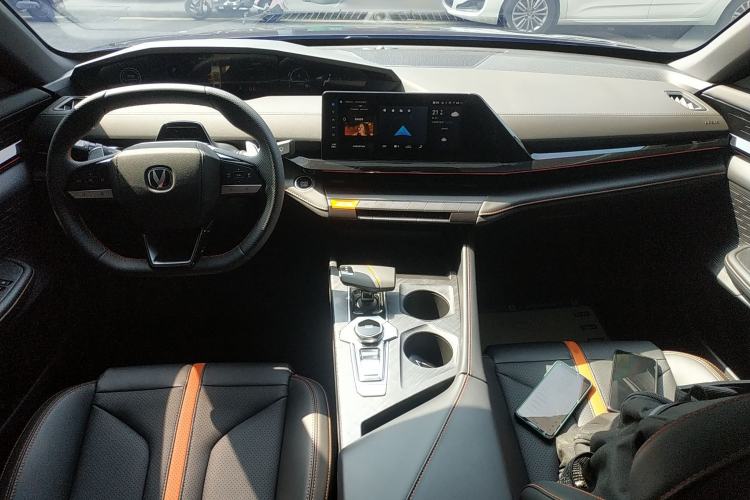 Used CHANGAN UNI-V 2024 1.5T Prestige Edition Center Console