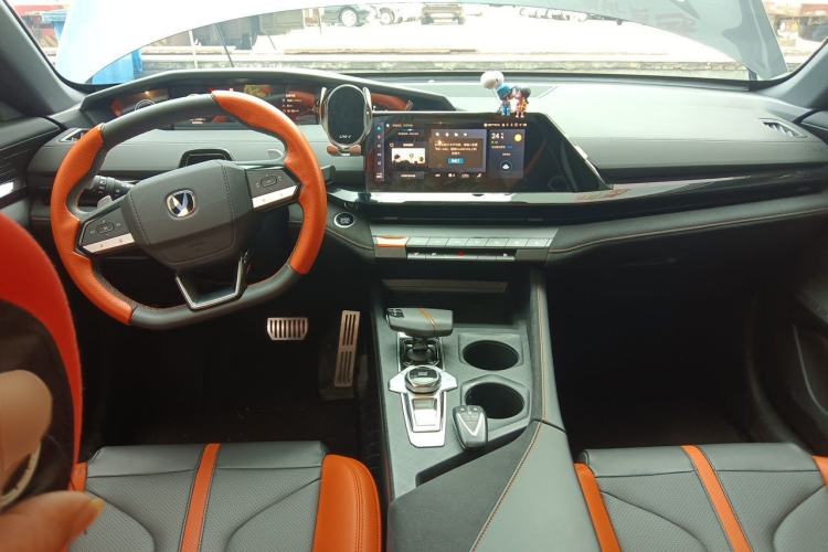 Used CHANGAN UNI-V 2024 1.5T Prestige Sport Edition Center Console