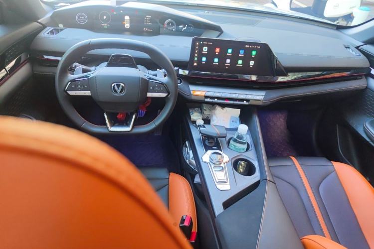 Used CHANGAN UNI-V 2024 1.5T Prestige Sport Edition Center Console