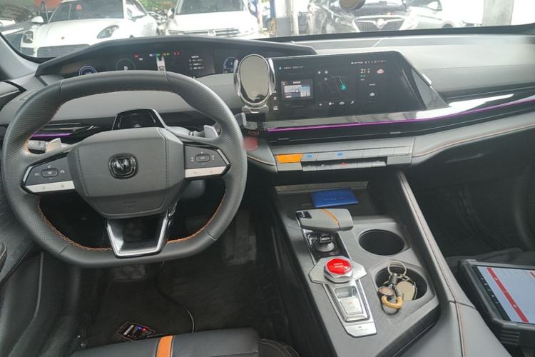 Used CHANGAN UNI-V 2024 1.5T Prestige Edition Center Console