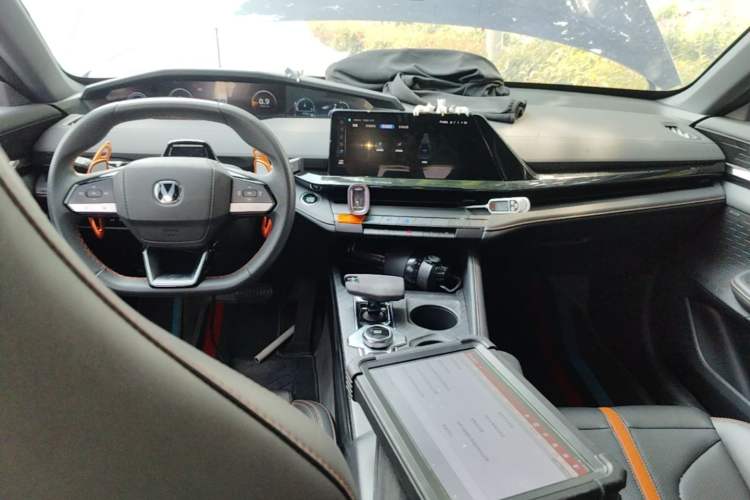 Used CHANGAN UNI-V 2024 1.5T Smart Navigation Version Center Console