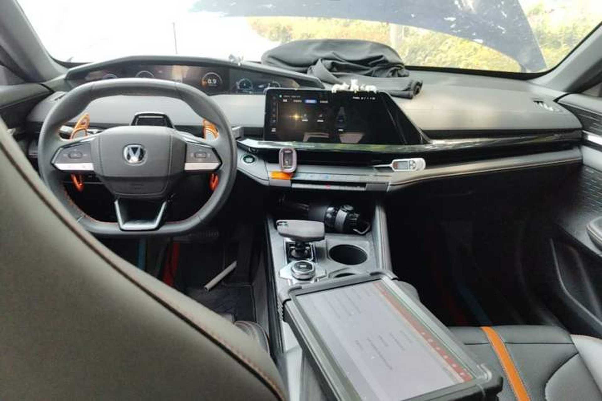 Used CHANGAN UNI-V 2024 1.5T Smart Navigation Version Center Console
