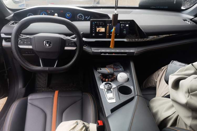 Used CHANGAN UNI-V 2024 1.5T Luxury Edition Center Console