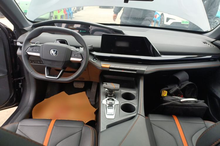 Used CHANGAN UNI-V 2024 1.5T Prestige Edition Center Console