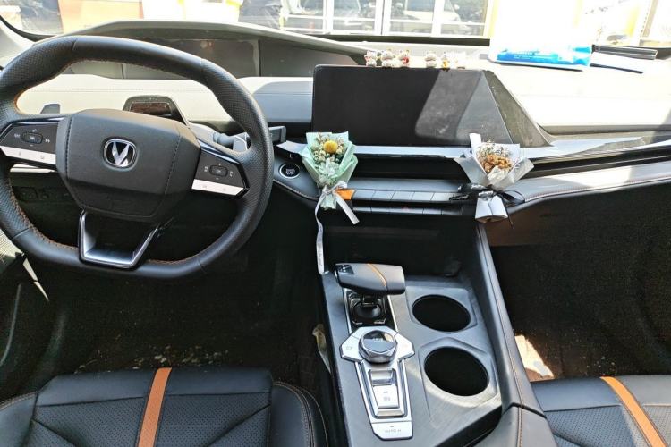 Used CHANGAN UNI-V 2024 1.5T Prestige Edition Center Console