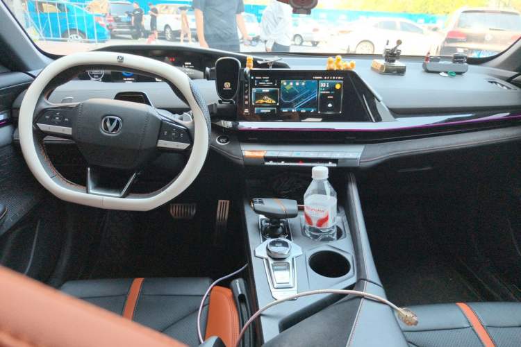 Used CHANGAN UNI-V 2024 1.5T Prestige Sport Edition Center Console