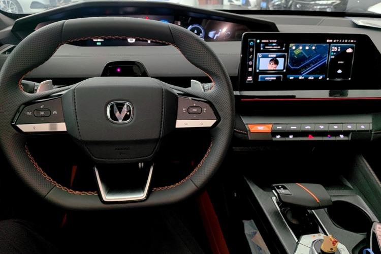 Used CHANGAN UNI-V 2024 1.5T Prestige Sport Edition Center Console