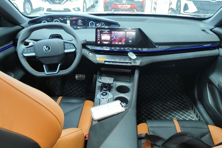 Used CHANGAN UNI-V 2024 1.5T Prestige Sport Edition Center Console