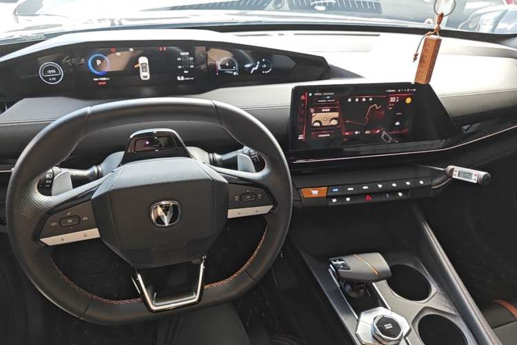 Used CHANGAN UNI-V 2024 1.5T Prestige Edition Center Console