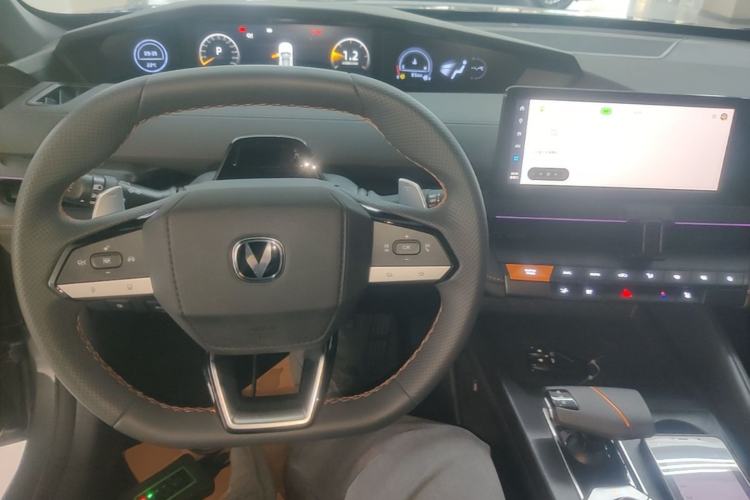 Used CHANGAN UNI-V 2024 1.5T Prestige Edition Center Console
