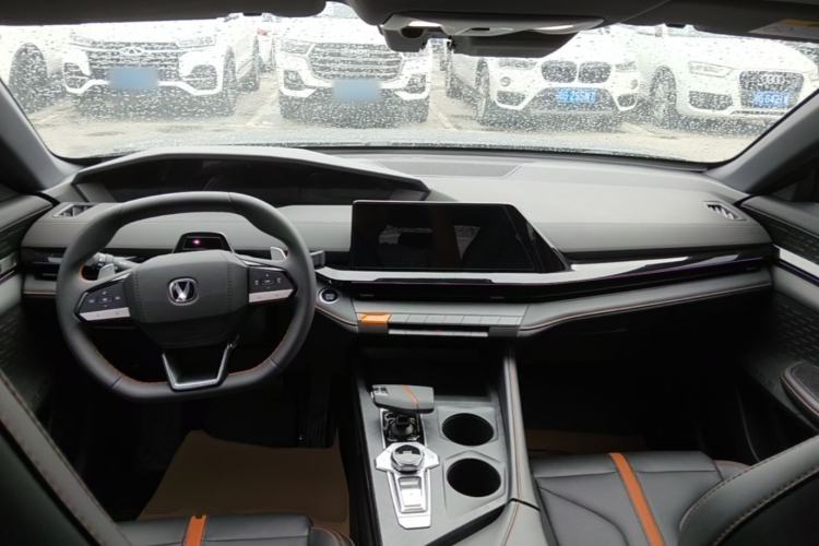 Used CHANGAN UNI-V 2024 1.5T Prestige Edition Center Console