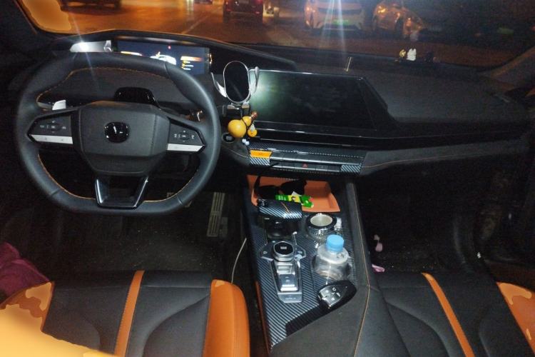 Used CHANGAN UNI-V 2024 1.5T Prestige Sport Edition Center Console