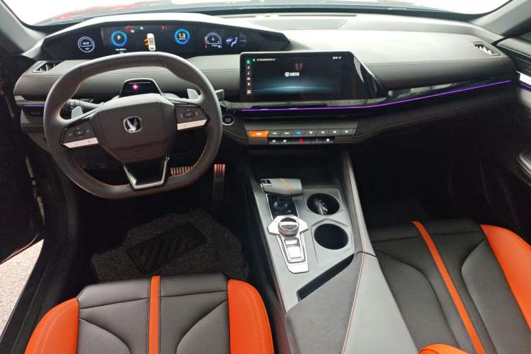 Used CHANGAN UNI-V 2024 1.5T Prestige Sport Edition Center Console