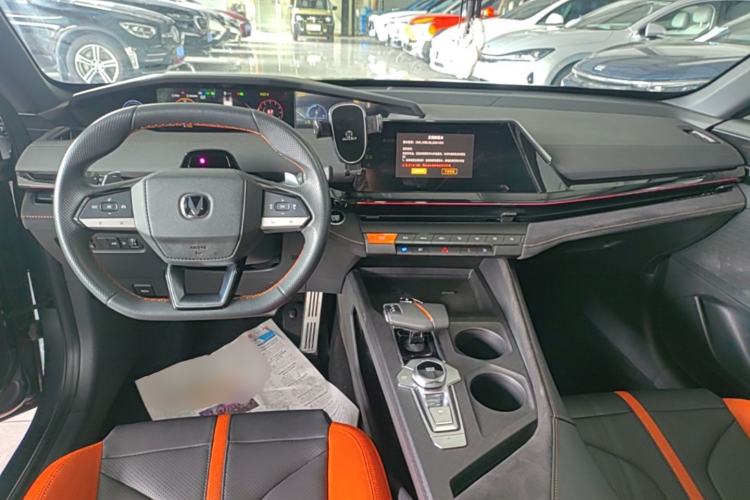 Used CHANGAN UNI-V 2024 1.5T Prestige Sport Edition Center Console