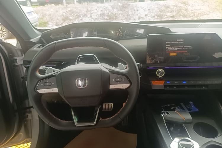 Used CHANGAN UNI-V 2024 1.5T Prestige Sport Edition Center Console