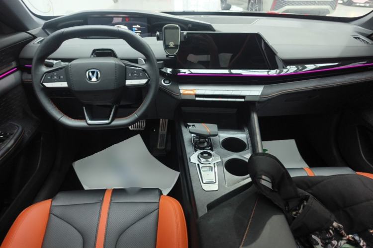 Used CHANGAN UNI-V 2024 1.5T Prestige Sport Edition Center Console