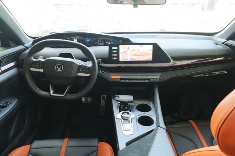 Used CHANGAN UNI-V 2024 1.5T Prestige Sport Edition Center Console