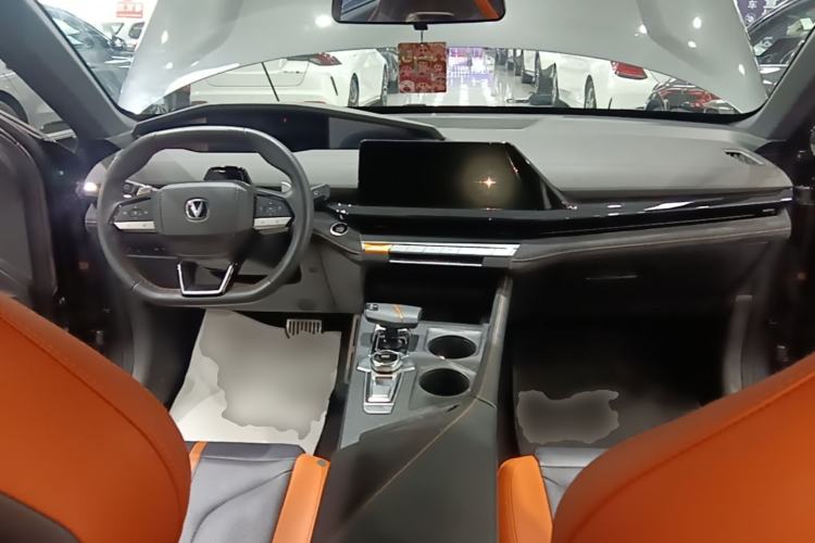 Used CHANGAN UNI-V 2024 1.5T Prestige Sport Edition Center Console